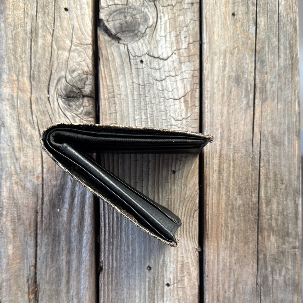 Black Crocodile Embossed Card Holder - Picture 6 of 14